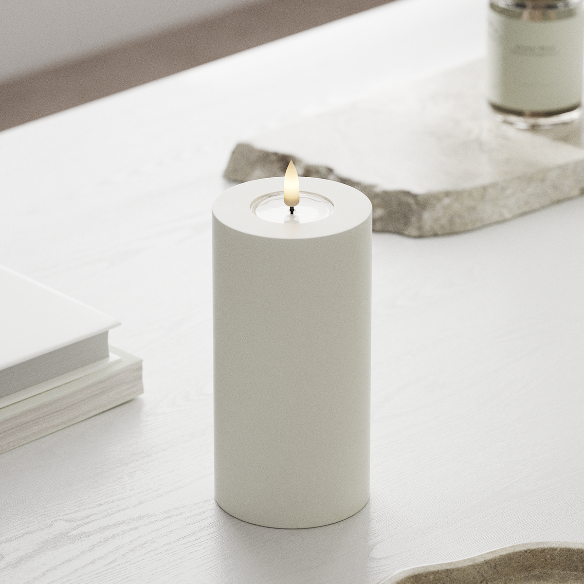 Deluxe Homeart LED Pillar candle Ø 7.5 x 15 cm White LED Pillar candle 1